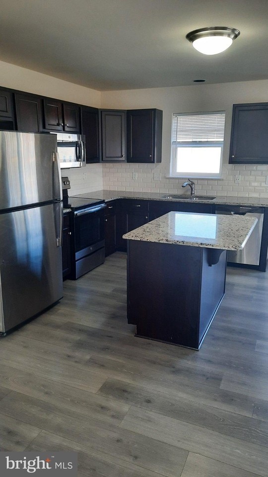 928 Admirals Quay Dr - Photo 4 of 15