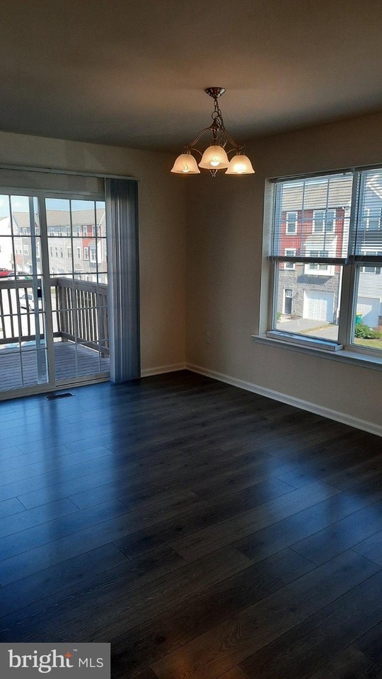 928 Admirals Quay Dr - Photo 5 of 15