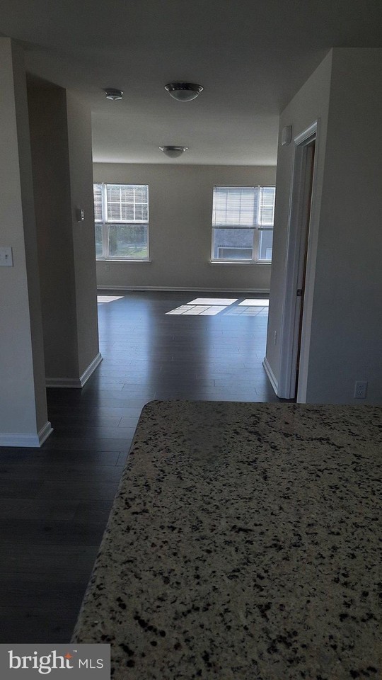 928 Admirals Quay Dr - Photo 6 of 15