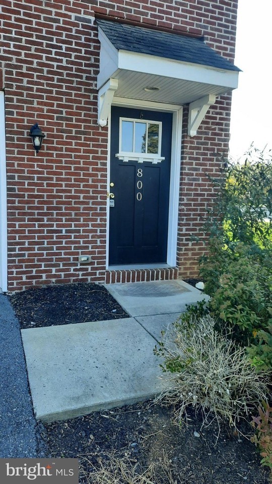 800 Admirals Quay Dr - Photo 2 of 16