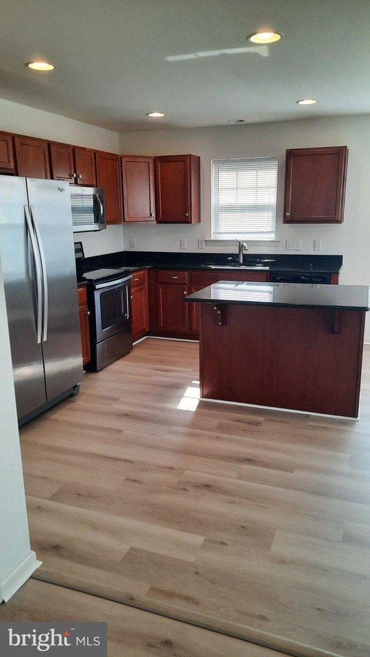 800 Admirals Quay Dr - Photo 4 of 16