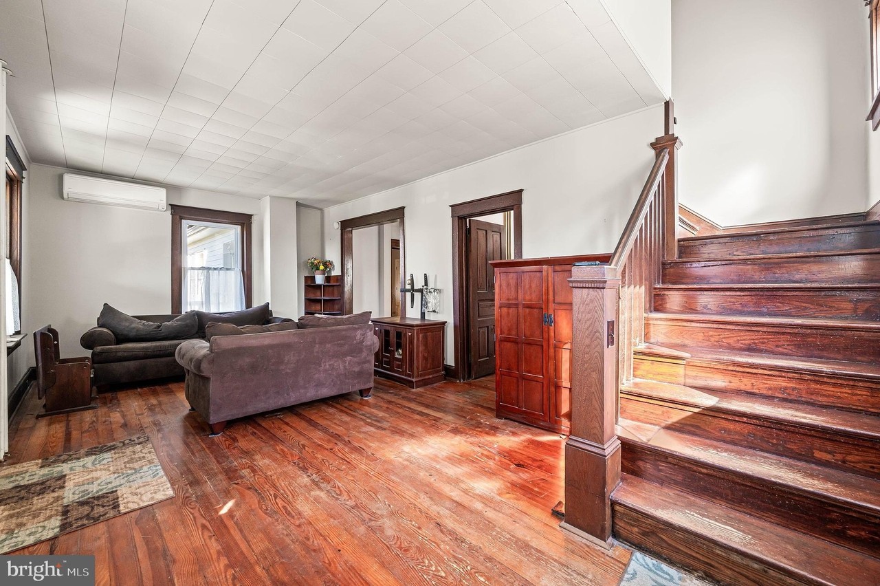 509 Strasburg Ave - Photo 5 of 34