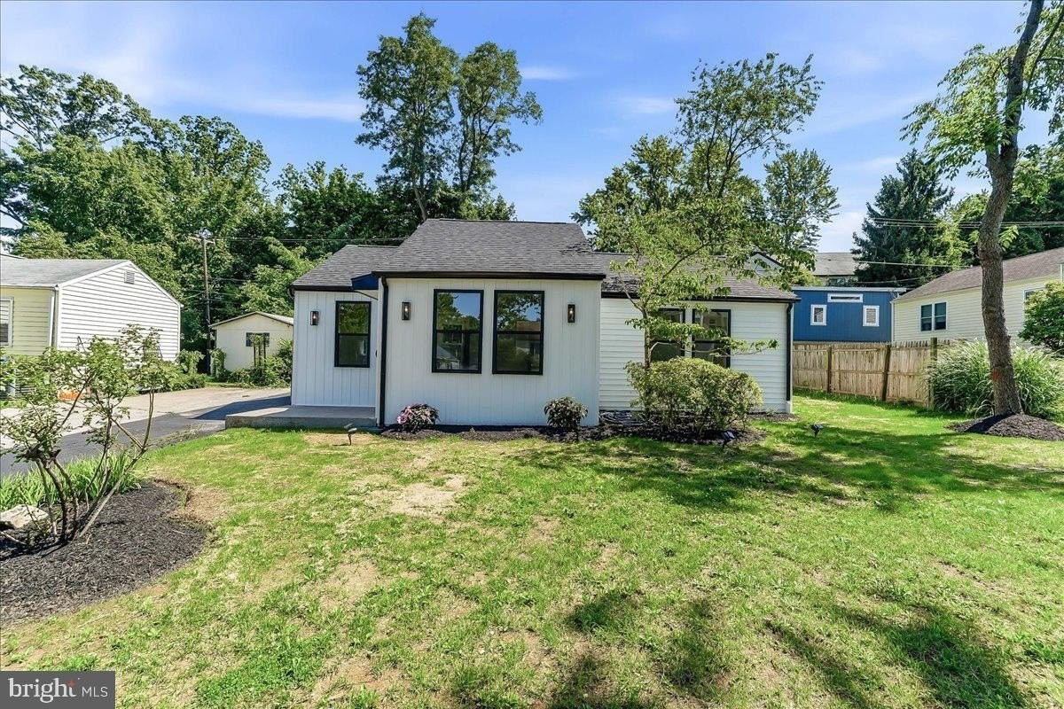 160 Hillview Rd - Photo 3 of 22