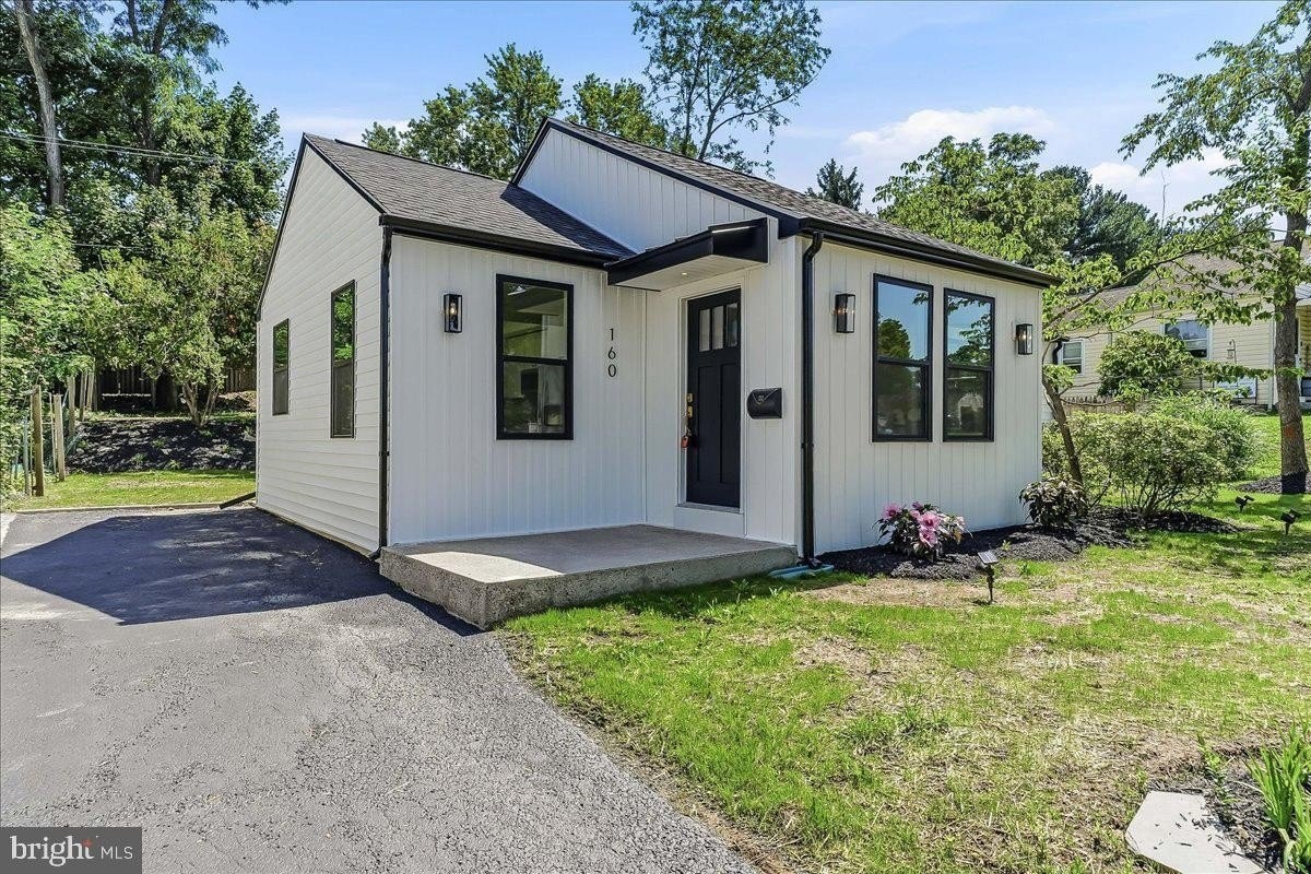 160 Hillview Rd - Photo 4 of 22