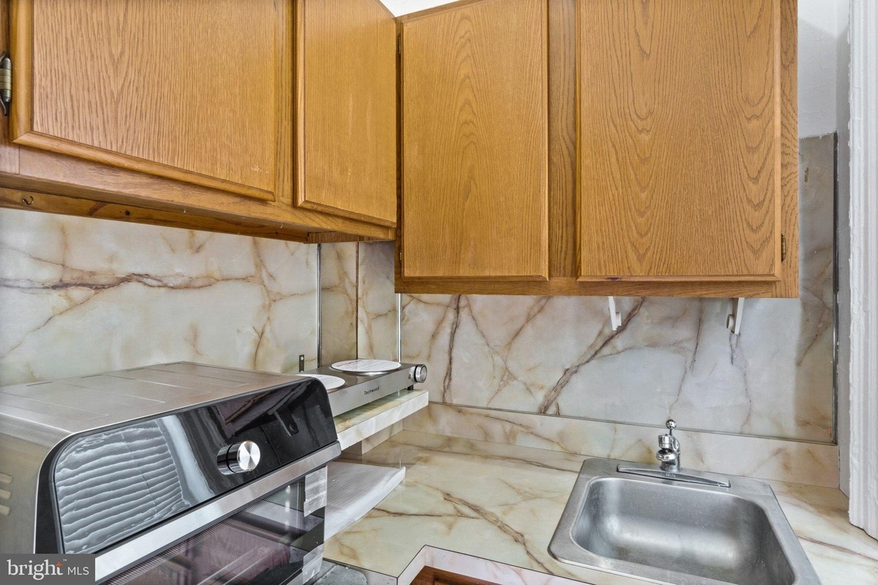 5027 Pine St - Photo 2 of 7