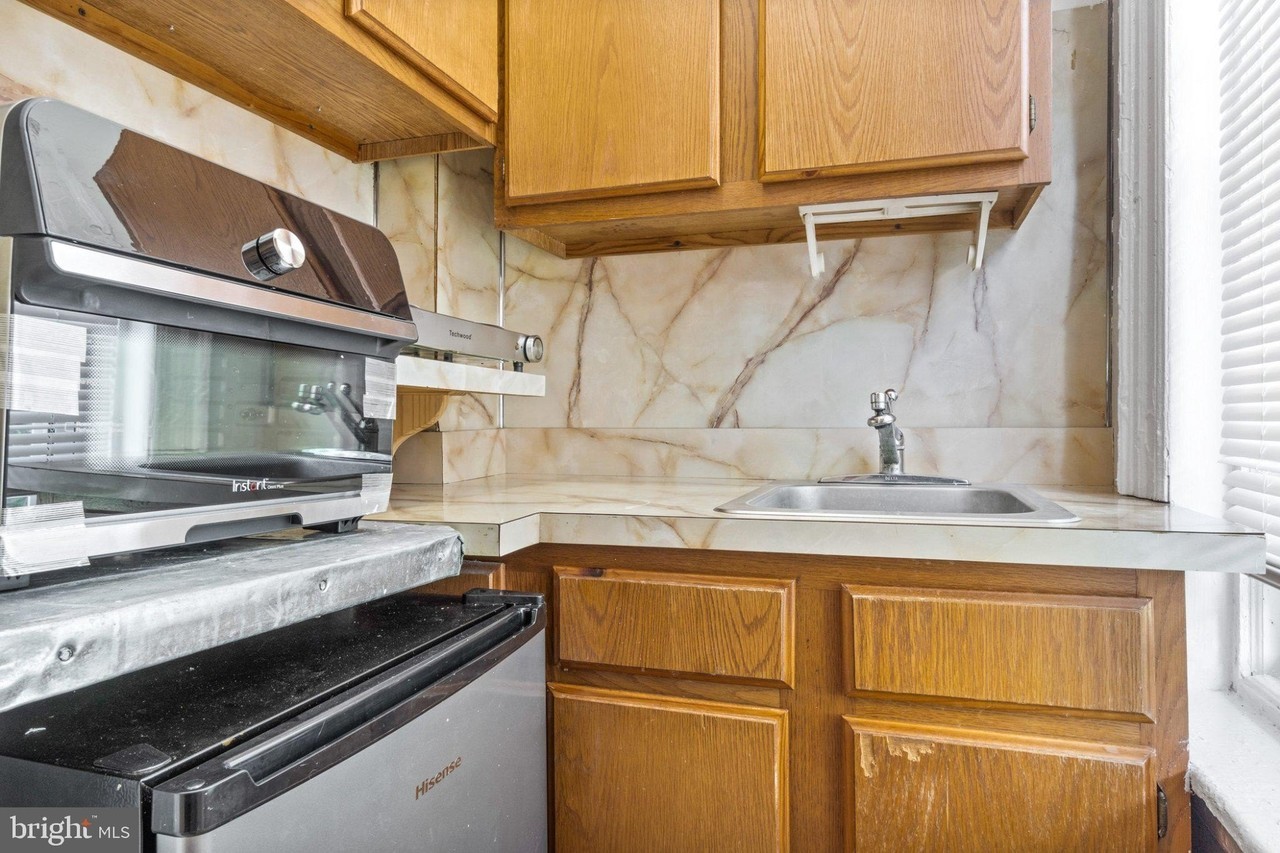 5027 Pine St - Photo 3 of 7