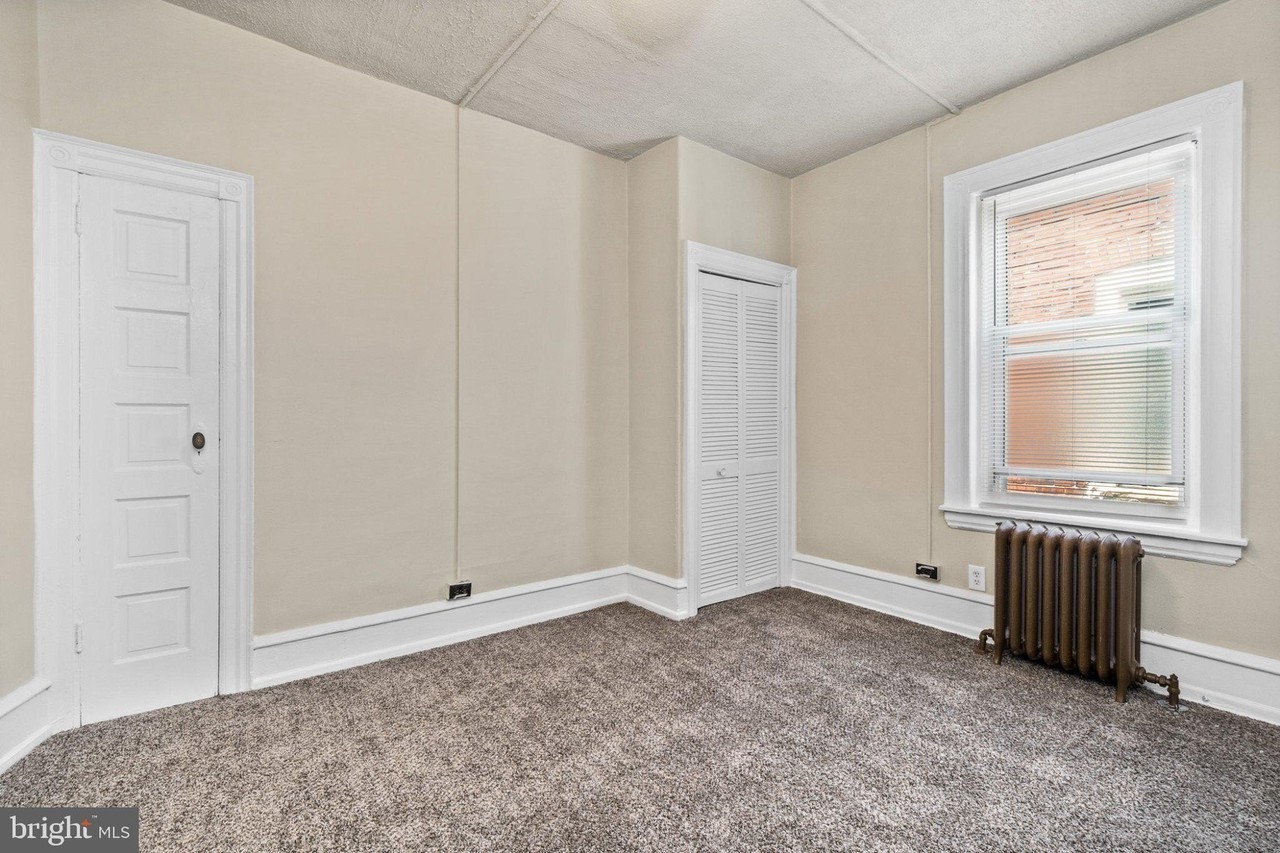 5027 Pine St - Photo 6 of 7