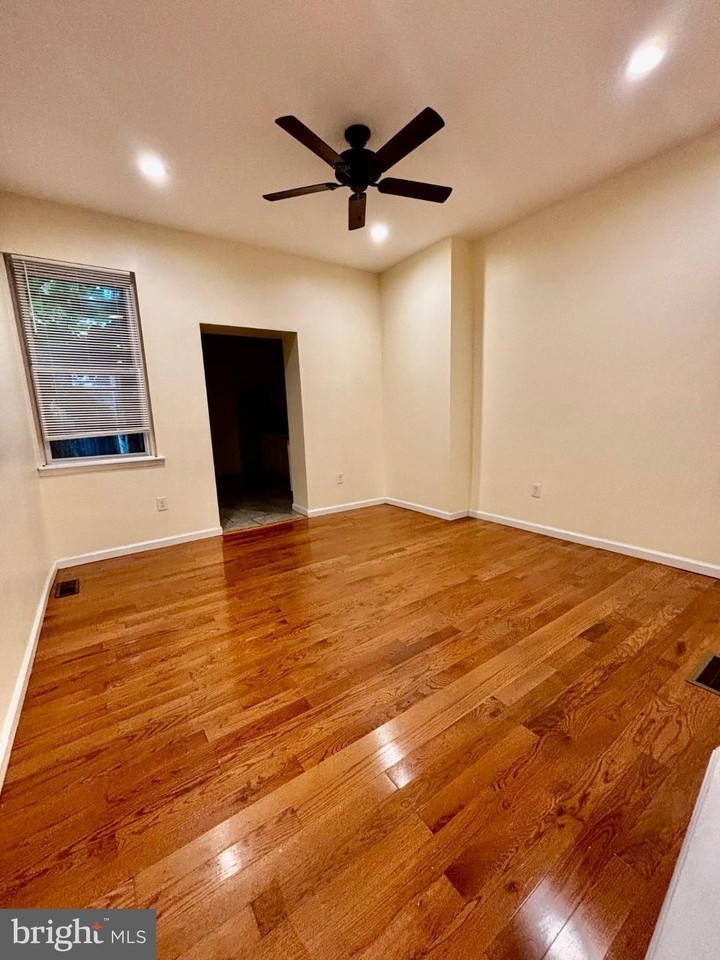 2208 E Lehigh Ave - Photo 4 of 18