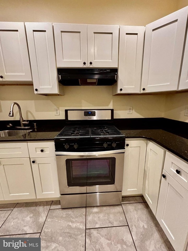 2208 E Lehigh Ave - Photo 7 of 18