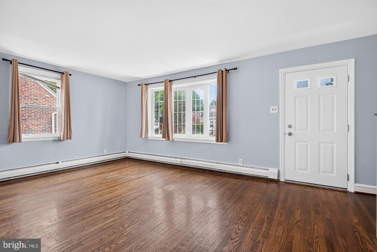 919 Hartel Ave - Photo 7 of 43