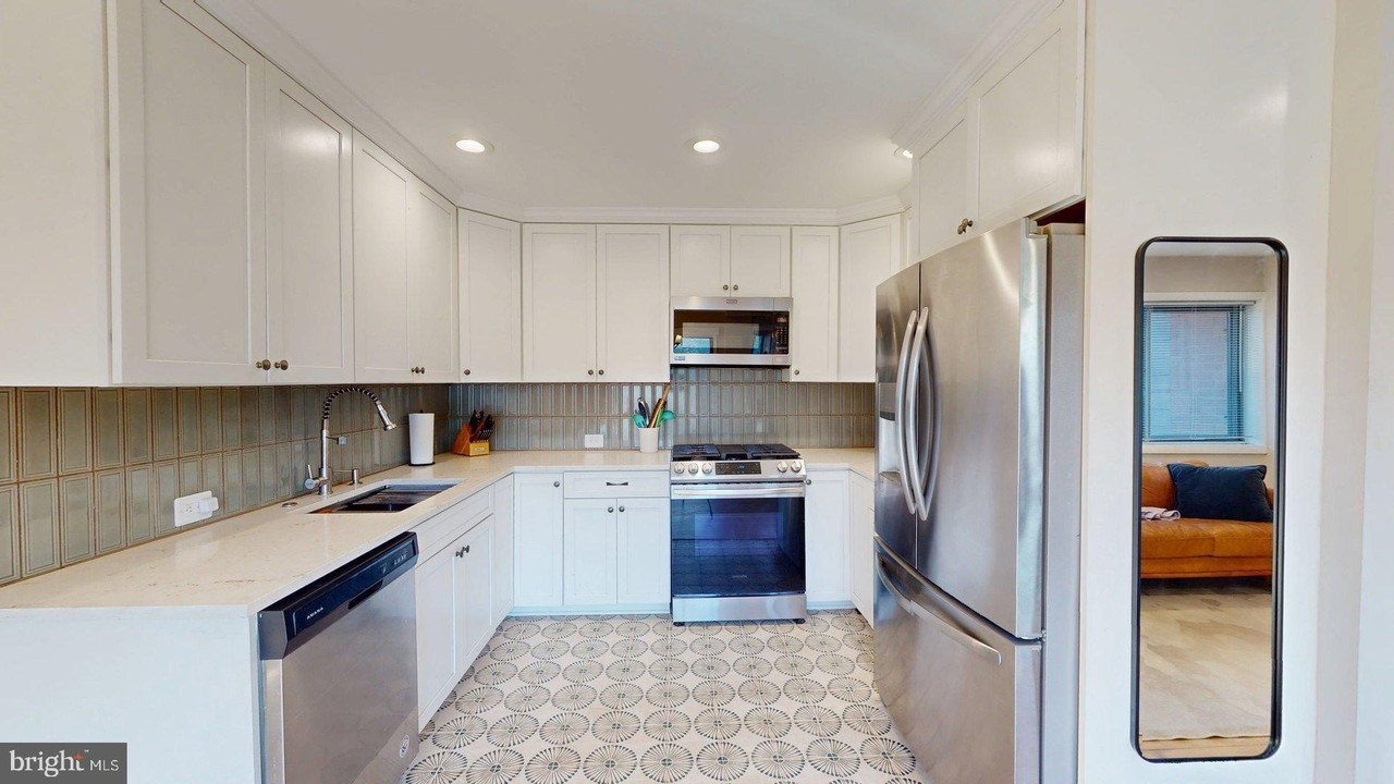1515 S George Mason Dr #10 - Photo 6 of 25