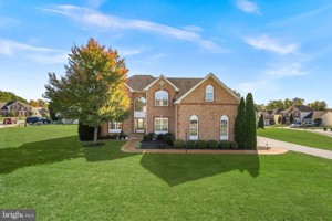 featured image of 201 Heath Ct