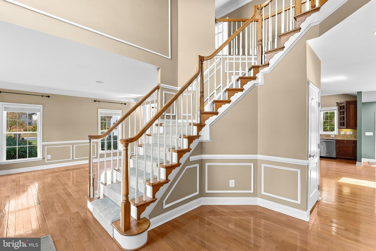 201 Heath Ct - Photo 4 of 50