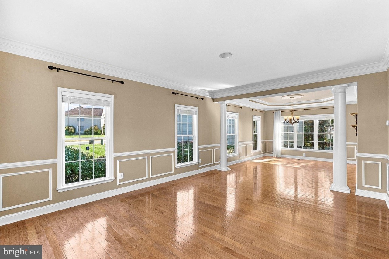 201 Heath Ct - Photo 6 of 50
