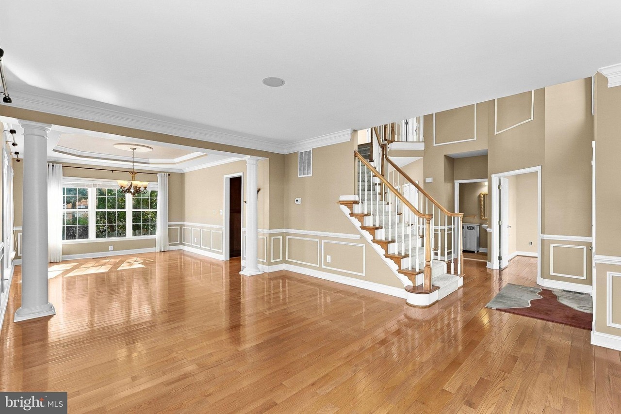 201 Heath Ct - Photo 7 of 50