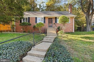 featured image of 7307 Woodley Pl