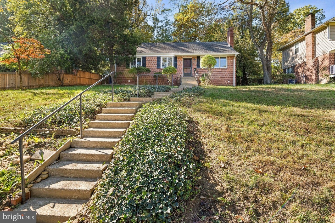 7307 Woodley Pl - Photo 3 of 28
