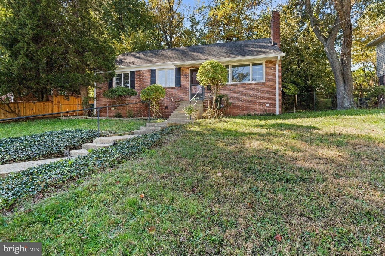 7307 Woodley Pl - Photo 4 of 28