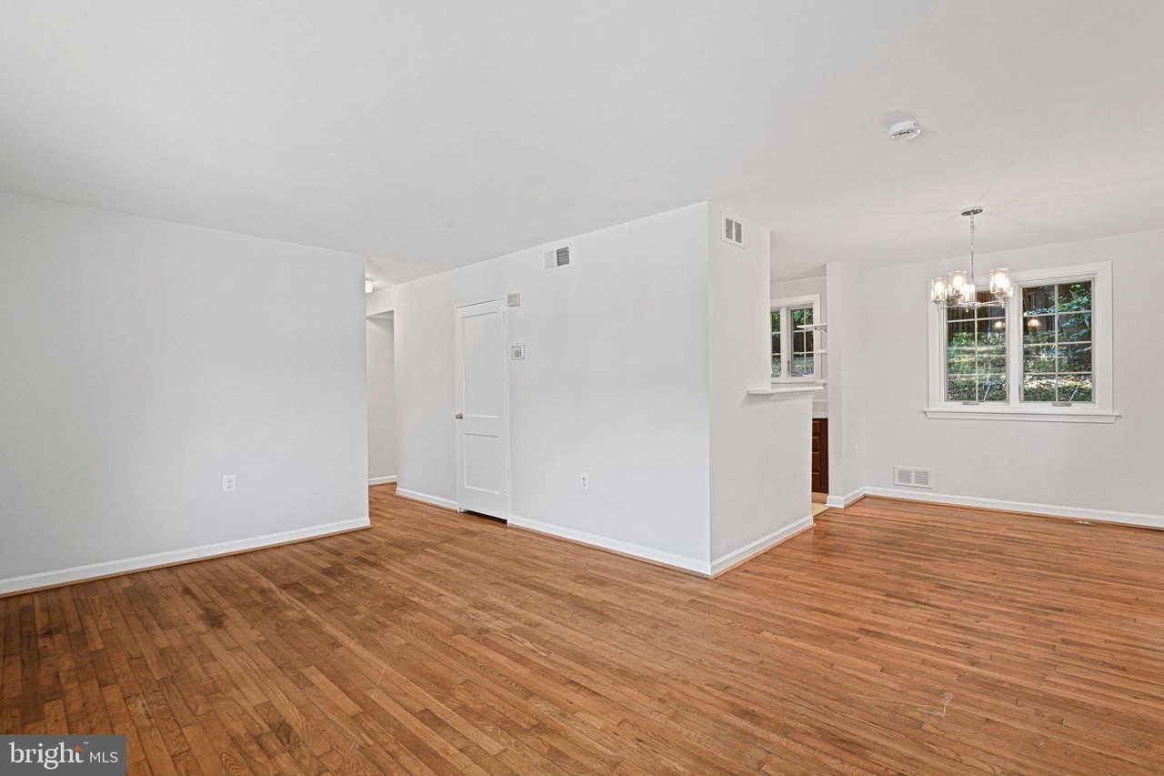 7307 Woodley Pl - Photo 6 of 28