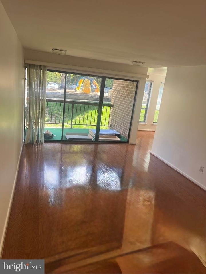 11232 Chestnut Grove Sq #135 - Photo 5 of 50