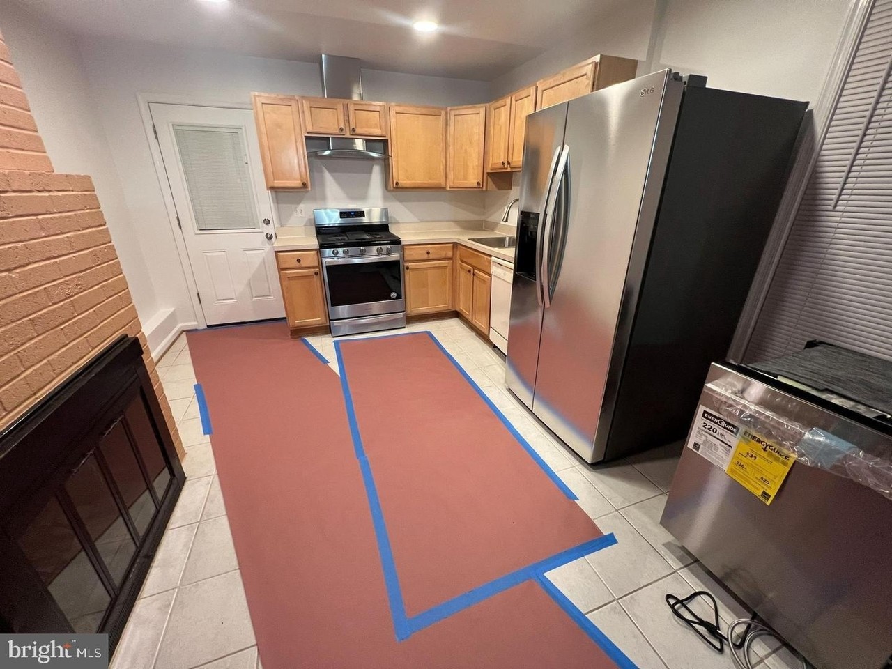 7305 Charlotte St - Photo 2 of 12