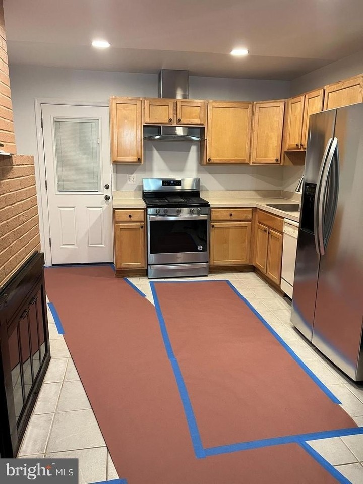 7305 Charlotte St - Photo 3 of 12
