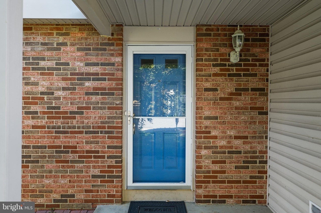 8273 Raindrop Way - Photo 4 of 36