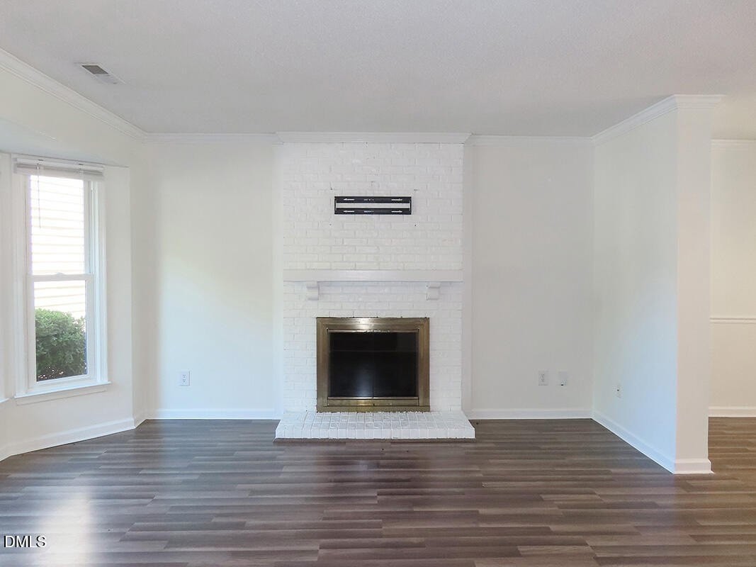208 Standish Dr - Photo 2 of 18