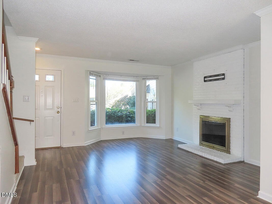 208 Standish Dr - Photo 4 of 18