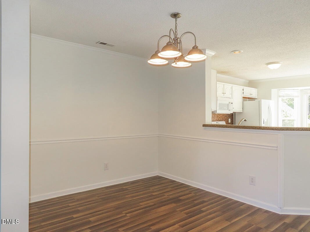 208 Standish Dr - Photo 6 of 18