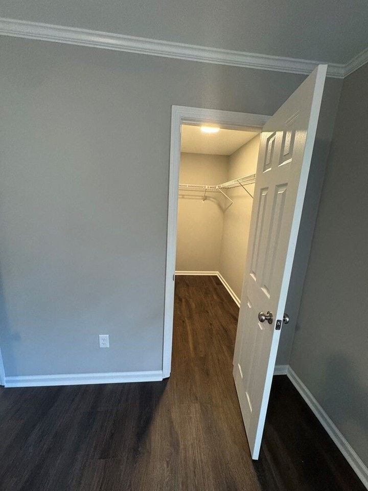 504 W Alden Ave - Photo 4 of 18