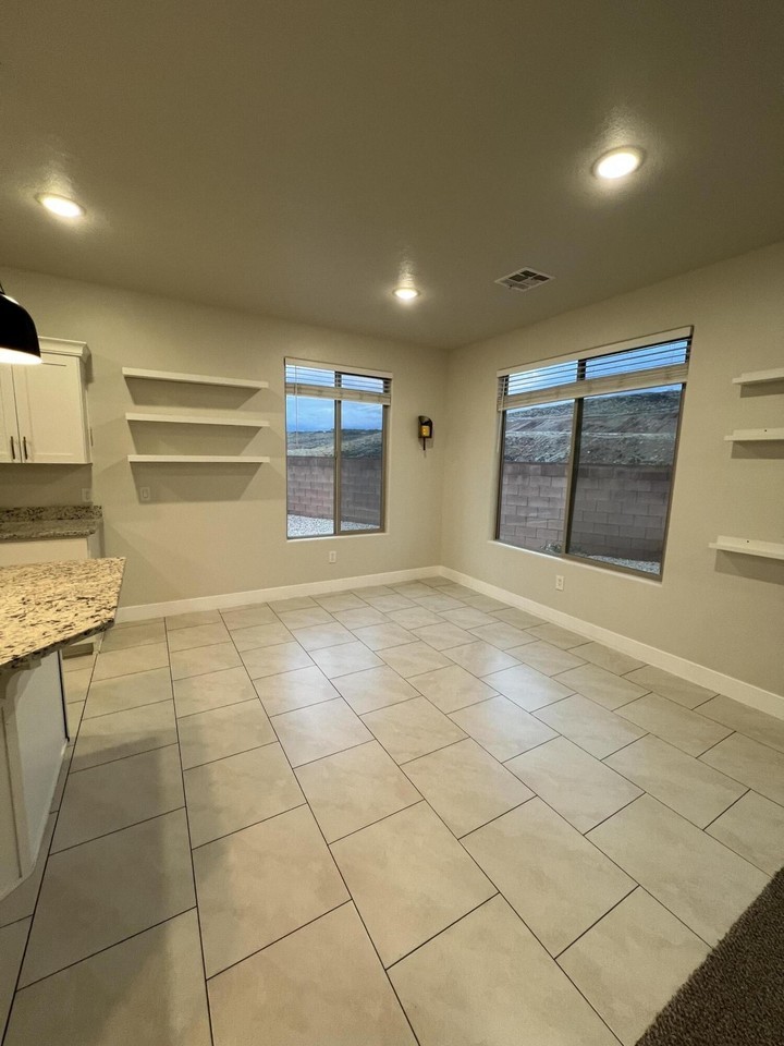 202 N Sage Crest Cir - Photo 5 of 10