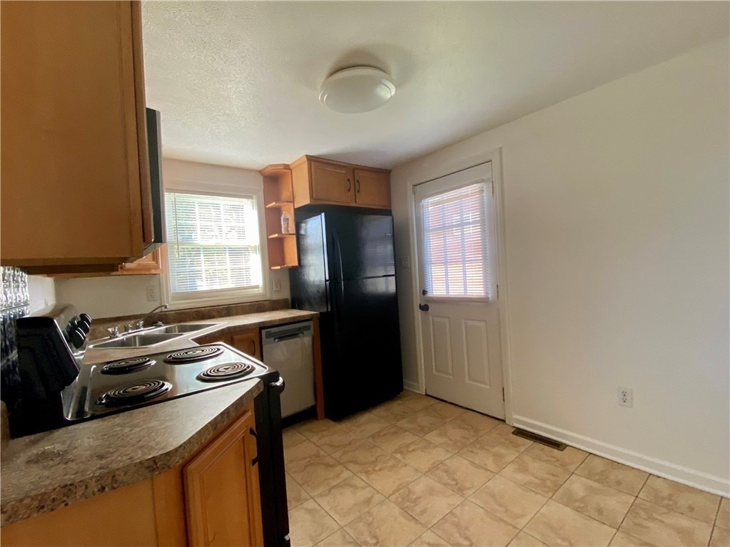 228 Fingal St - Photo 6 of 25