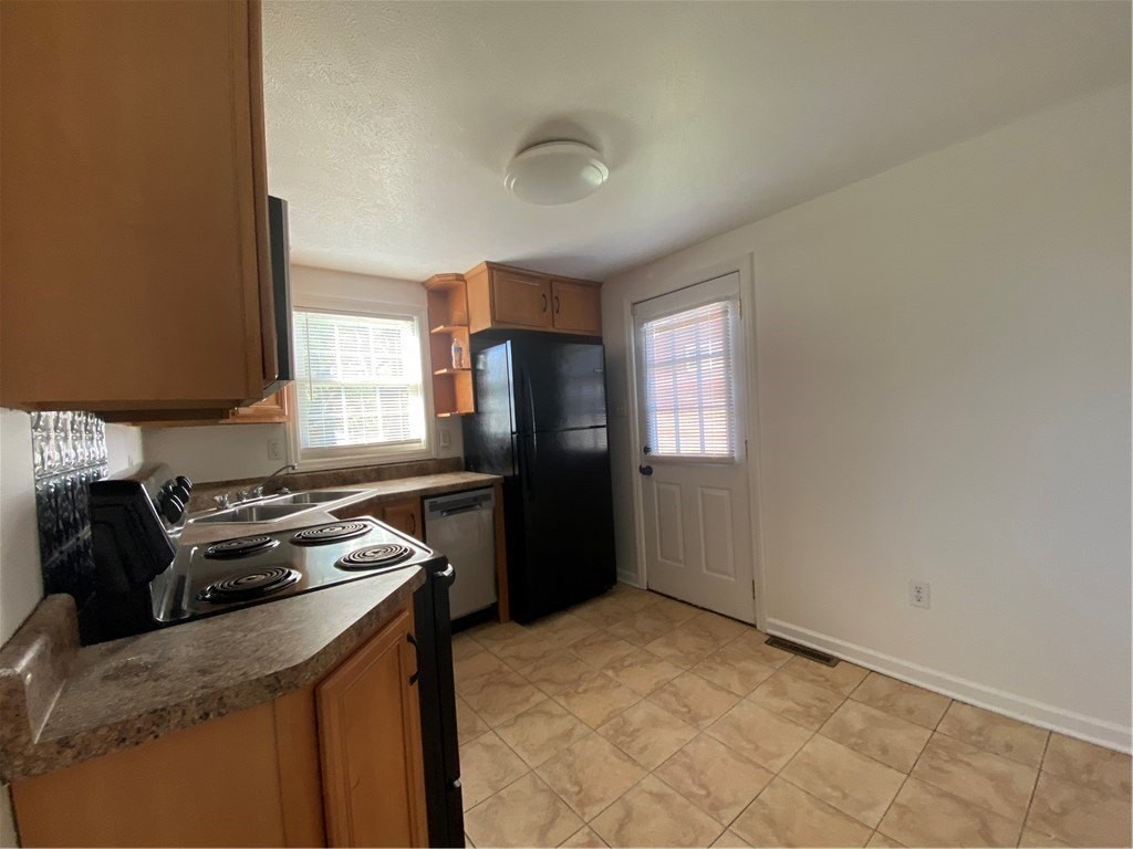 228 Fingal St - Photo 7 of 25