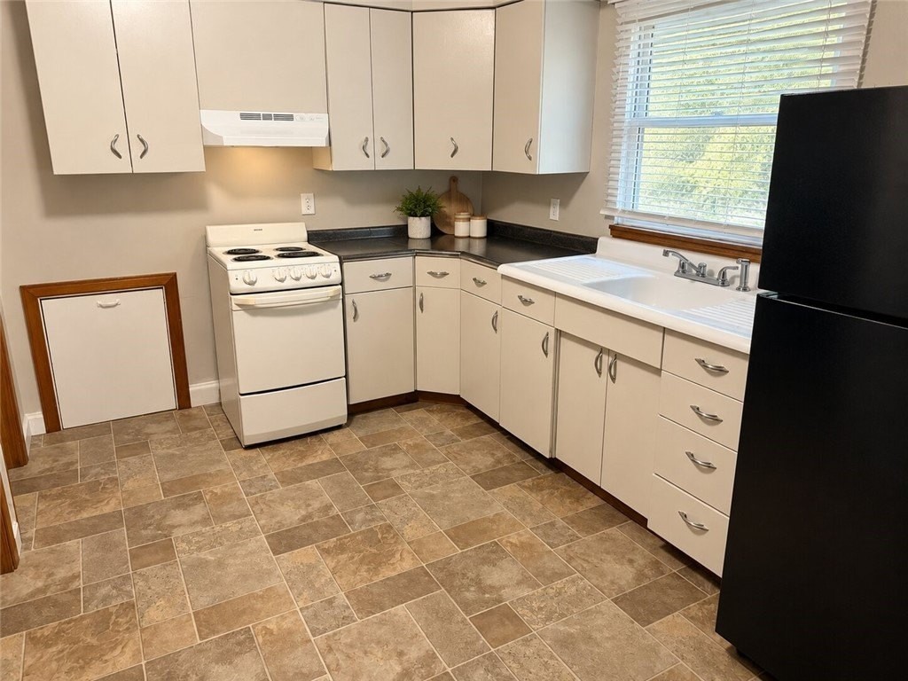 2551 Tilbrook Rd #B - Photo 2 of 6