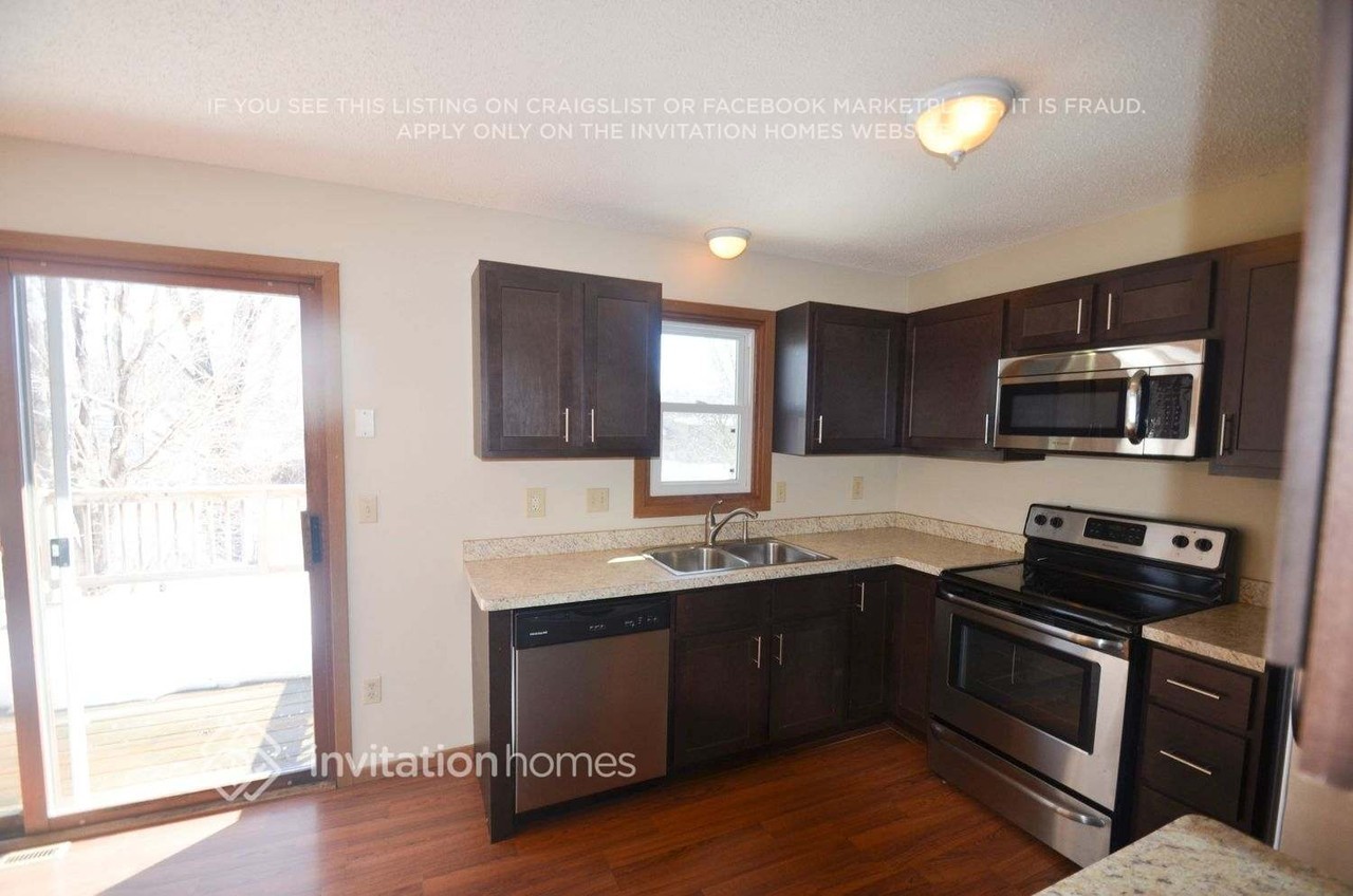 10635 Marmon St Ne - Photo 4 of 15