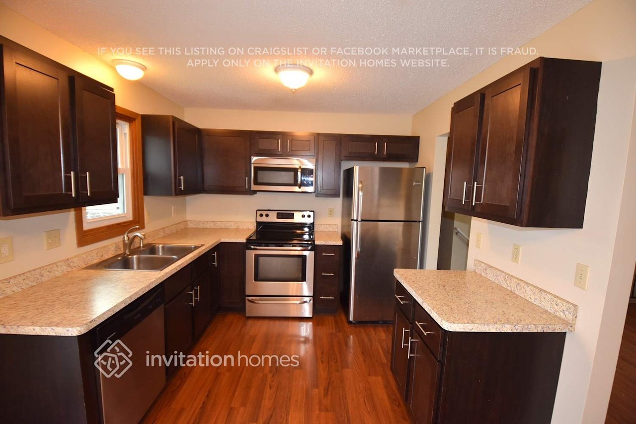 10635 Marmon St Ne - Photo 5 of 15