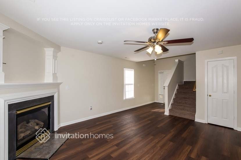 10214 Green Hedge Ave - Photo 3 of 13