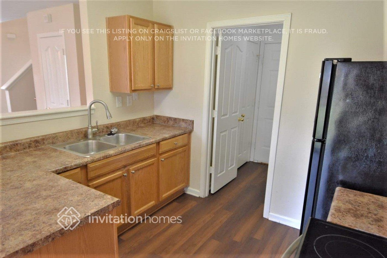 10214 Green Hedge Ave - Photo 4 of 13