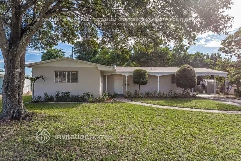 4724 Nw 4th St - Photo 3 of 10