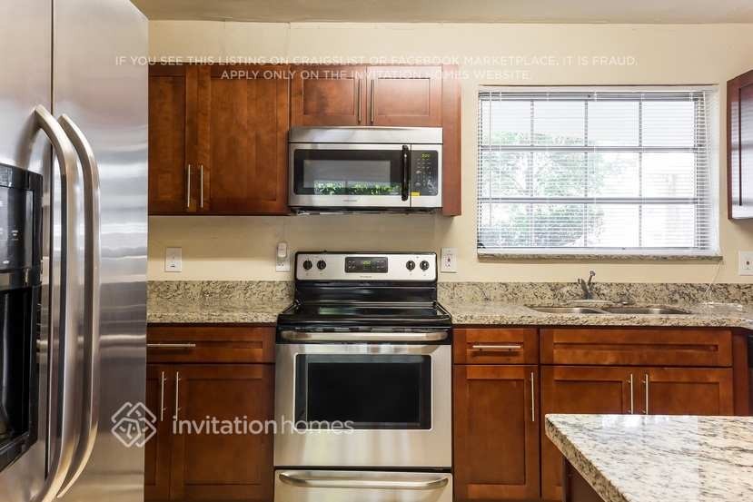 4724 Nw 4th St - Photo 5 of 10
