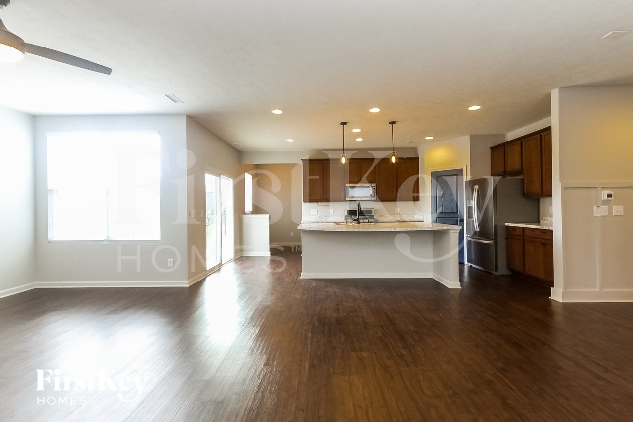 15445 Eastpark Cir W - Photo 4 of 15