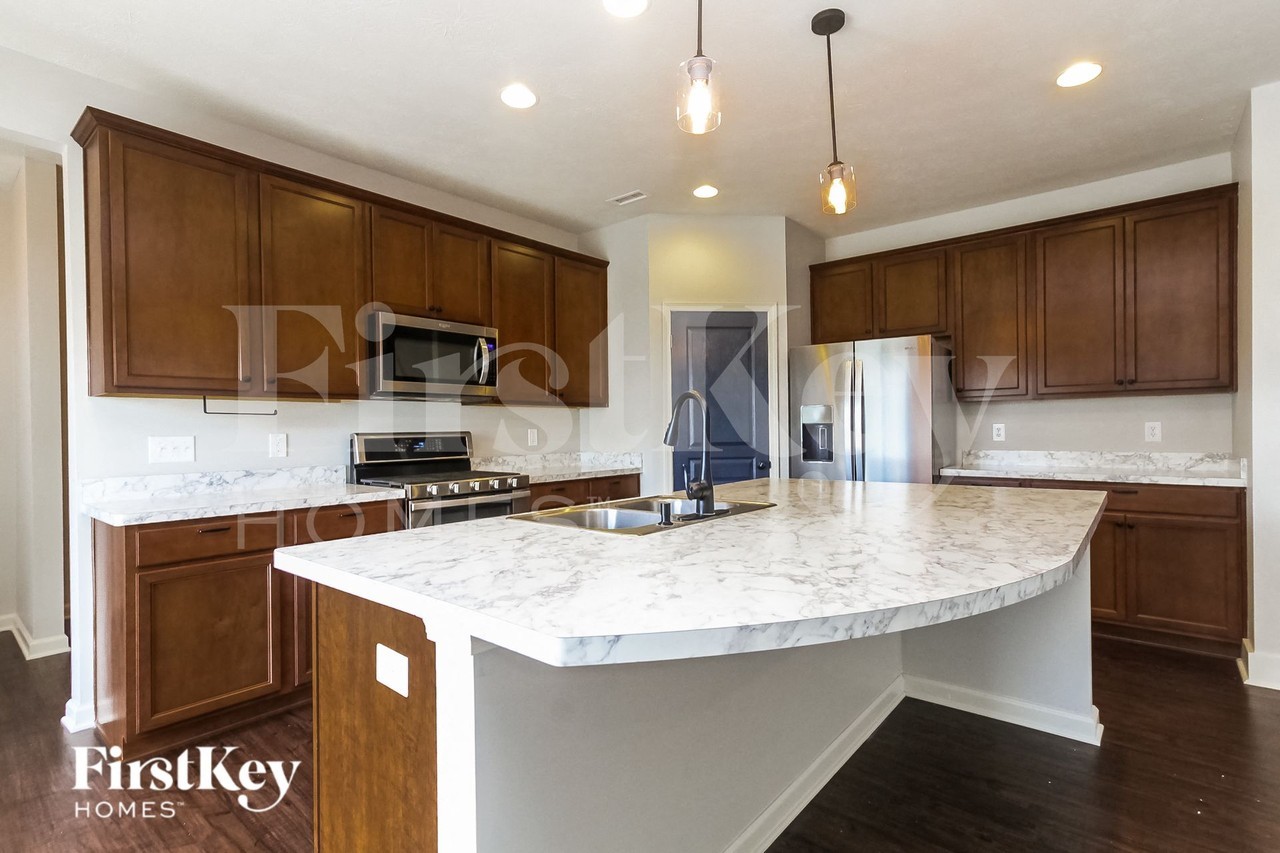 15445 Eastpark Cir W - Photo 5 of 15