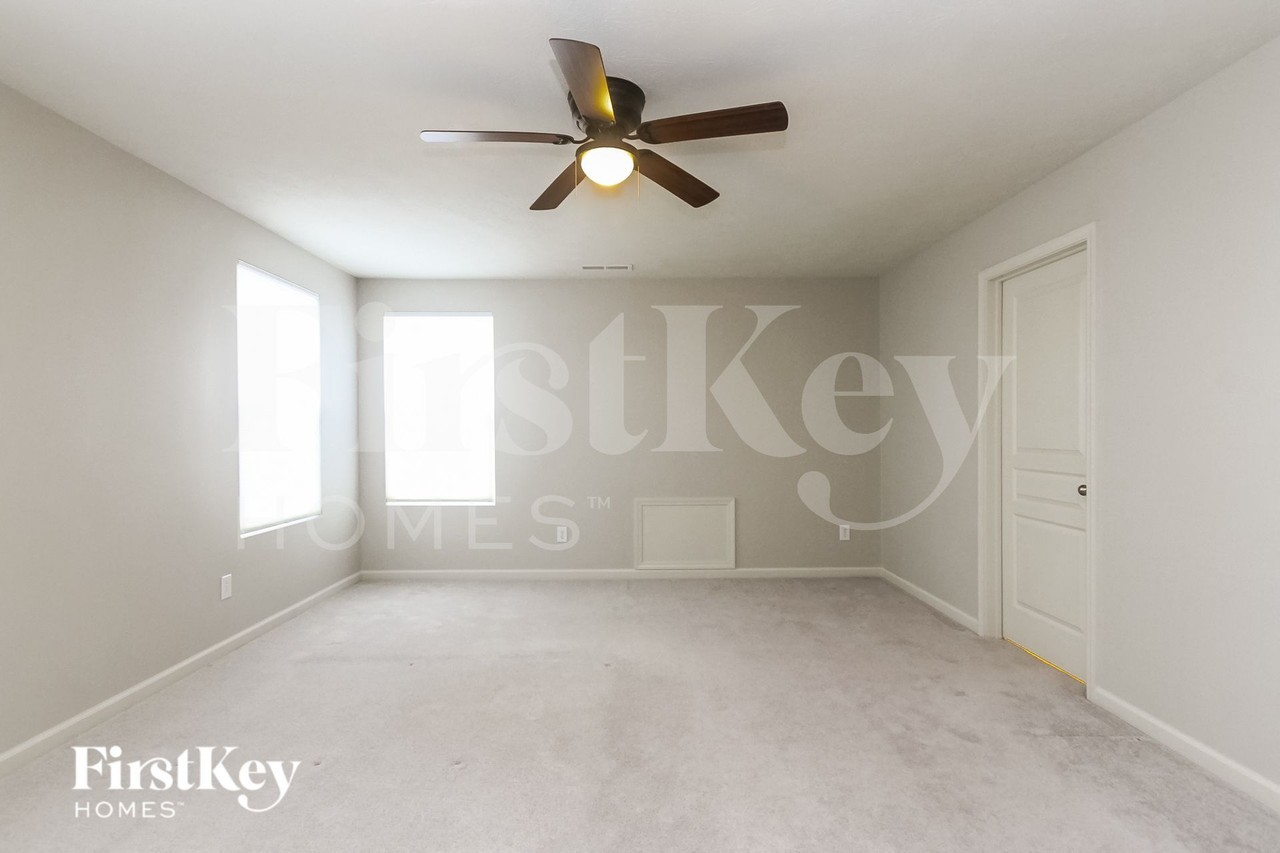 15445 Eastpark Cir W - Photo 6 of 15