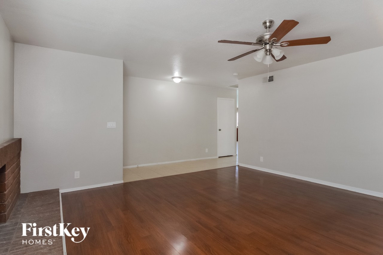 4389 Clear Brook Pl - Photo 5 of 16