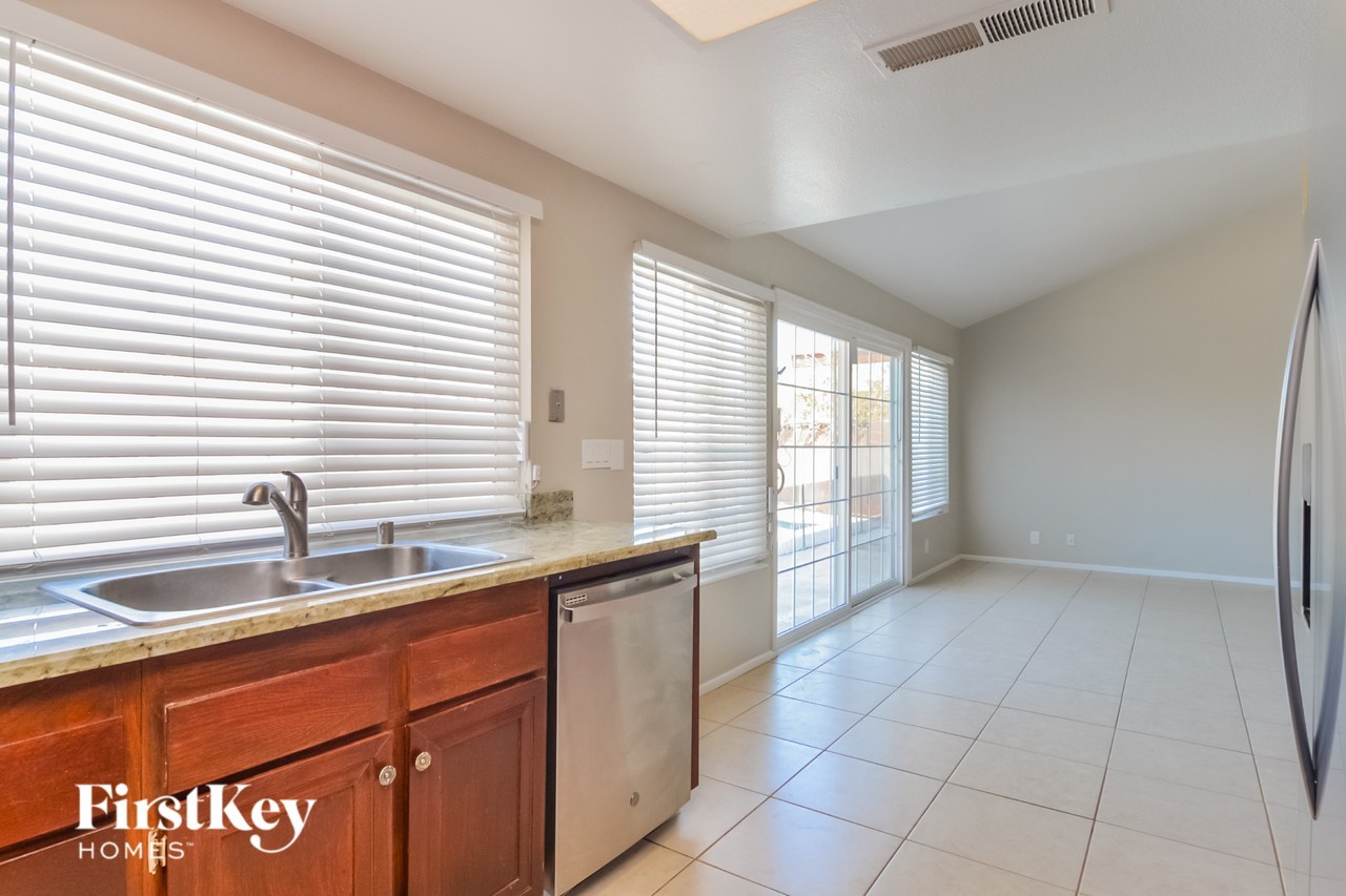 4389 Clear Brook Pl - Photo 6 of 16