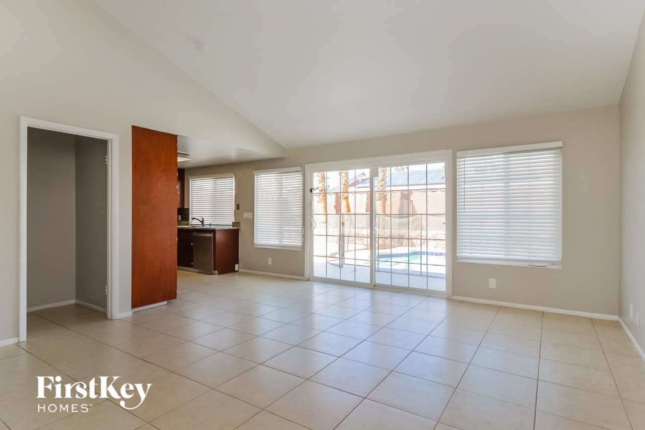 4389 Clear Brook Pl - Photo 7 of 16