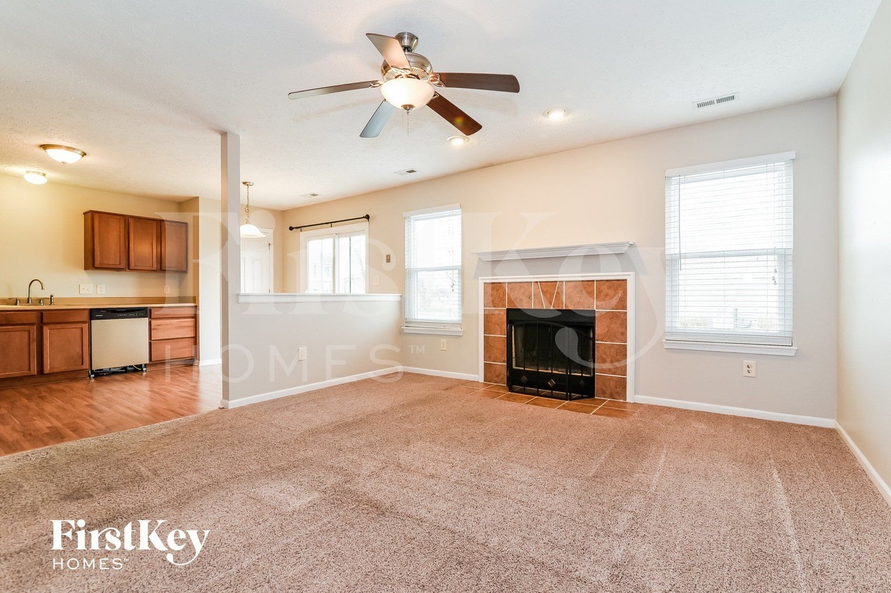725 Woodway Ln - Photo 3 of 15