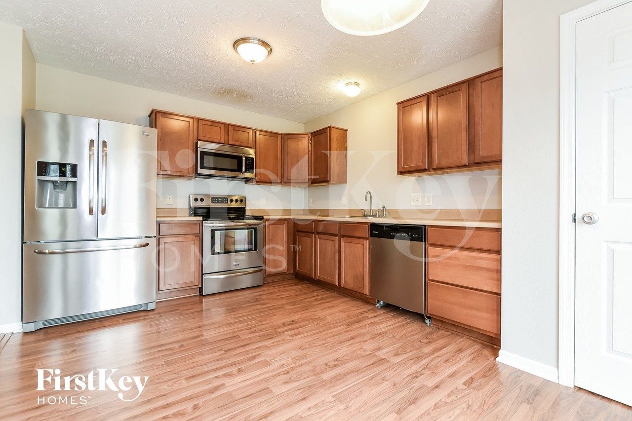 725 Woodway Ln - Photo 5 of 15