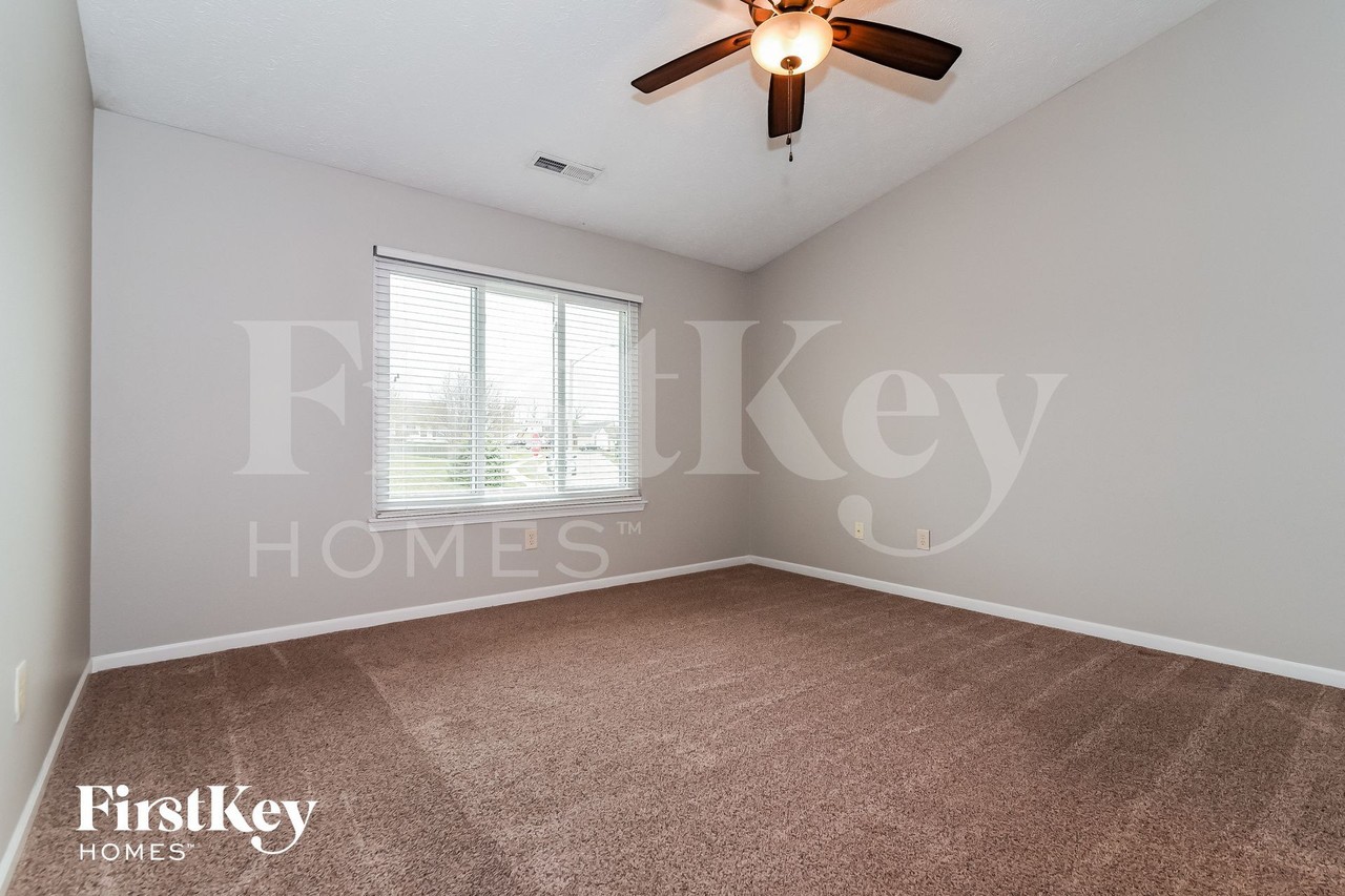725 Woodway Ln - Photo 6 of 15